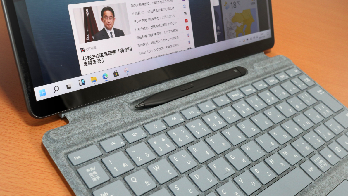 「Microsoft Surface Pro 8」本体とシグネイチャーキーボードのくっつきの図-2