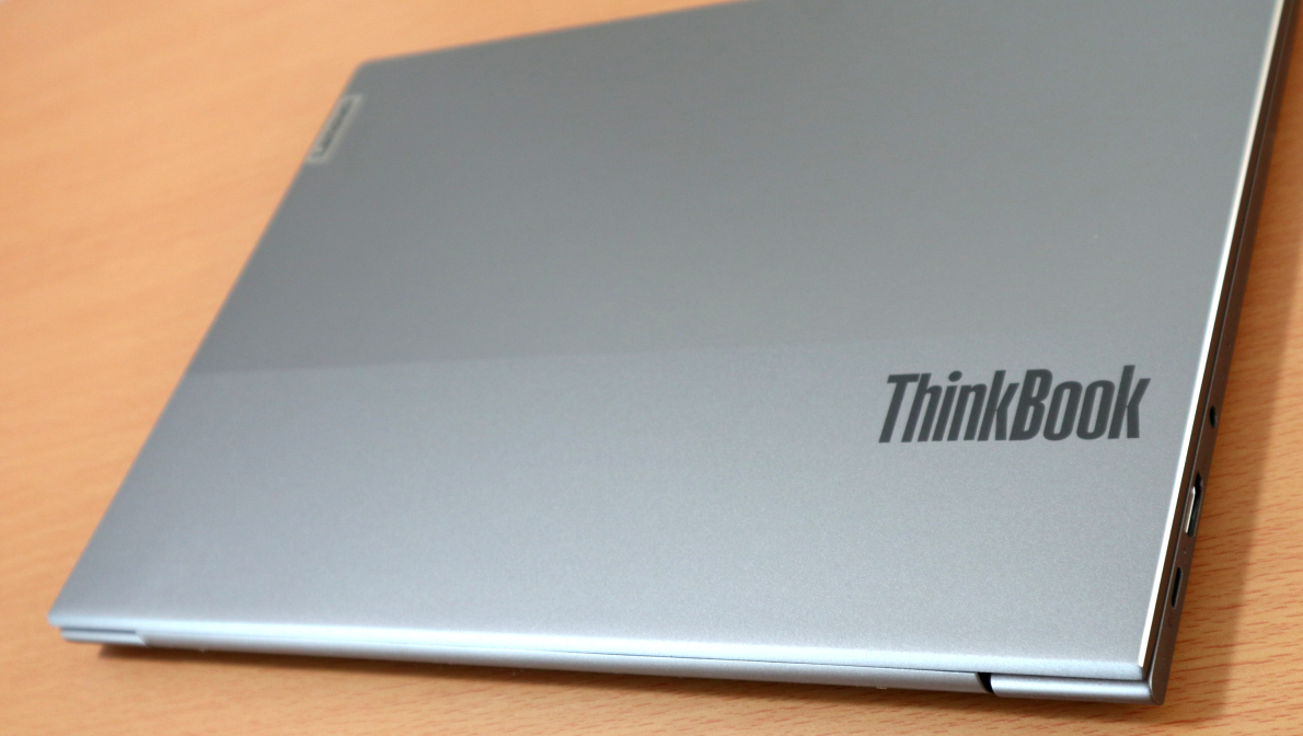 「ThinkBook 13s Gen 2 (11th Core)」・天板のツートン、その2