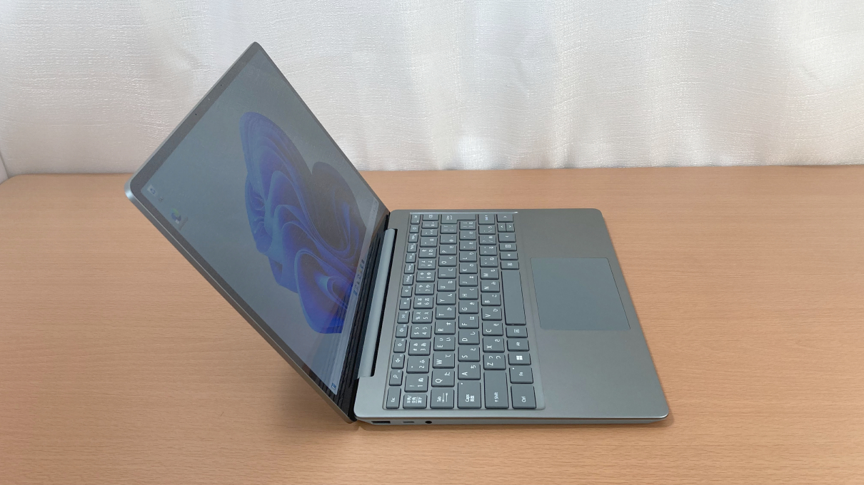 「Surface Laptop Go2」・左側