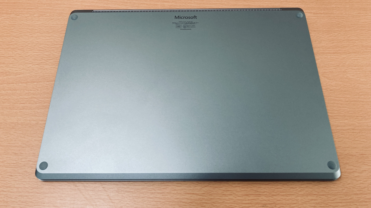 「Surface laptop 5（13.5インチ）」裏蓋