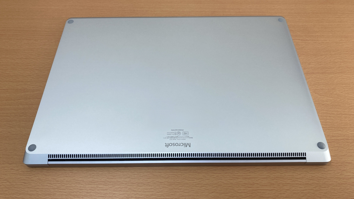 「Surface laptop 5（15インチ）」背面1