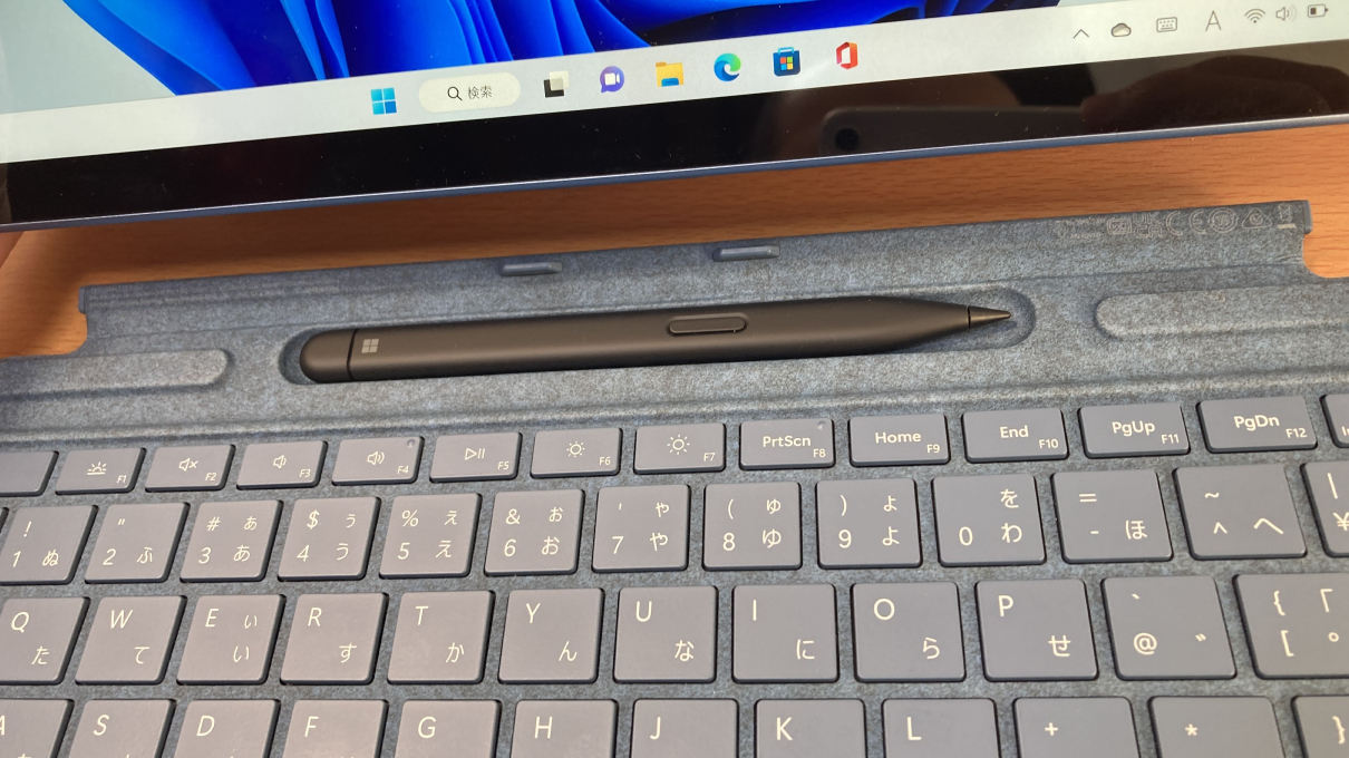「Surface Pro 9」のタイプカバーとの脱着はマグネット式