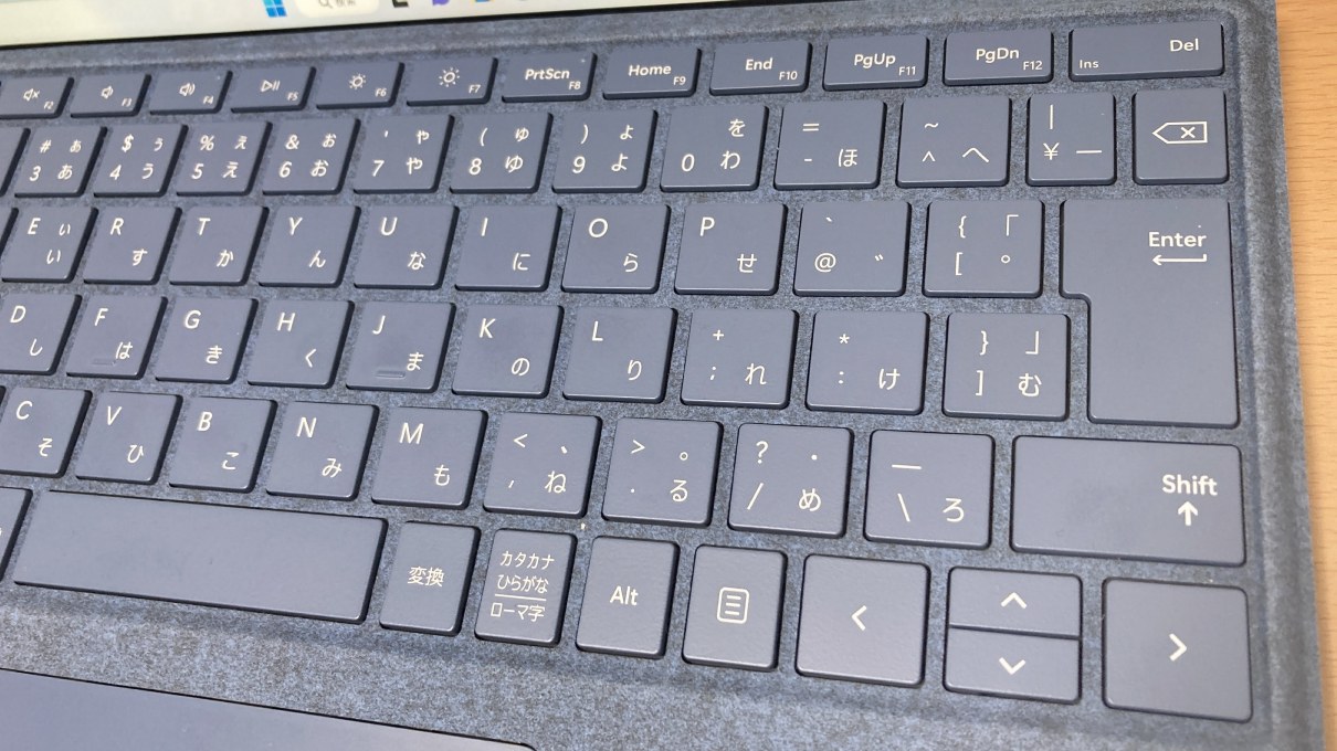 「Surface Pro 9」のキーボード・右手側アップ