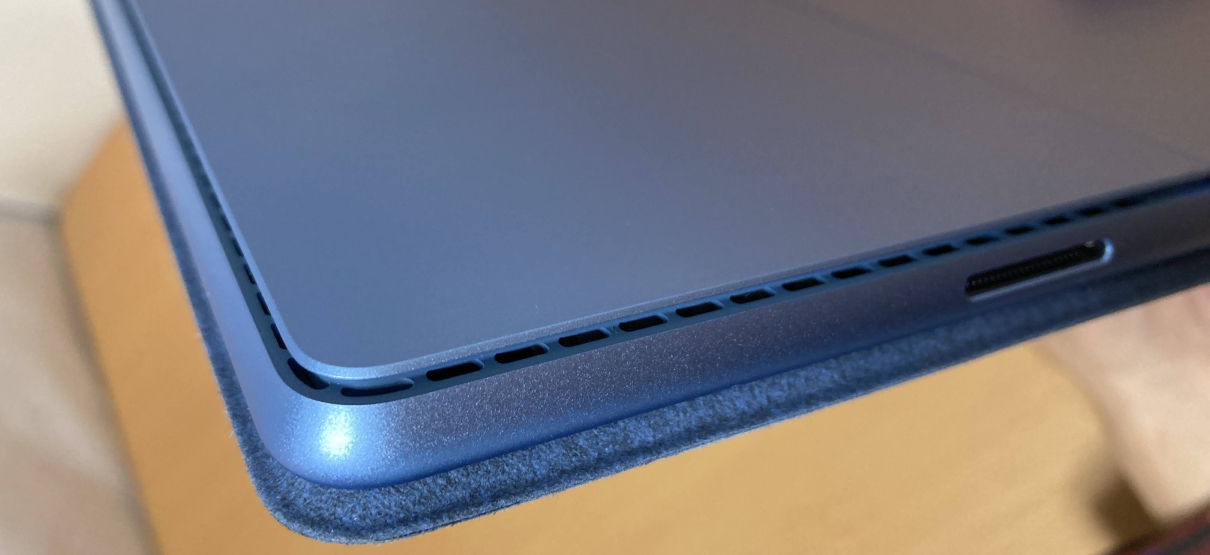 「Surface Pro 9」の背面周囲のエアフロー