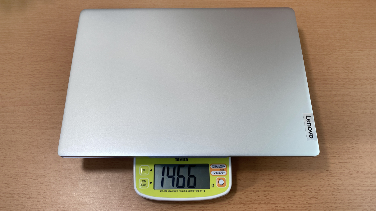 「IdeaPad Slim 5i Gen 8 14型」の重さ、天板