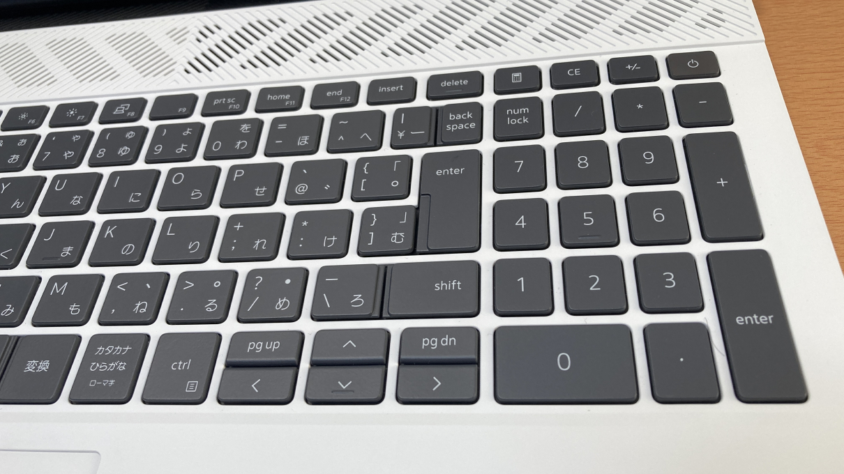 「Dell G15 5530（2023）」のキーボード・アップ