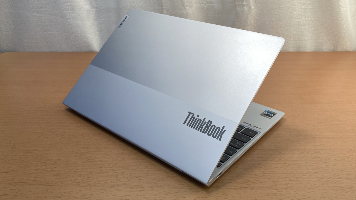 「ThinkBook 13x Gen 2」の比較・斜め