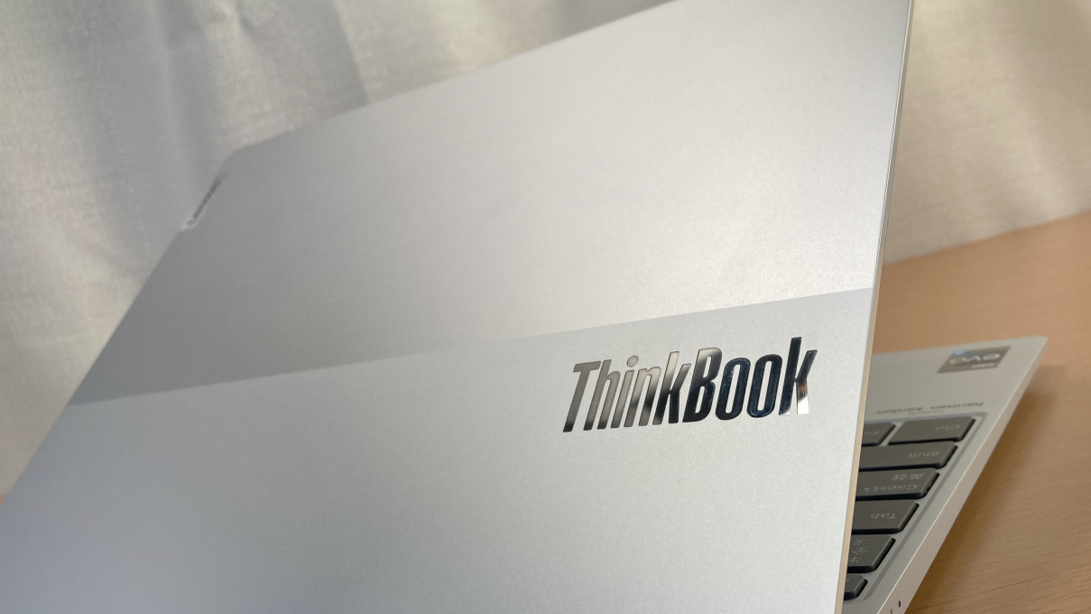 「ThinkBook 13x Gen 2」天板の文字