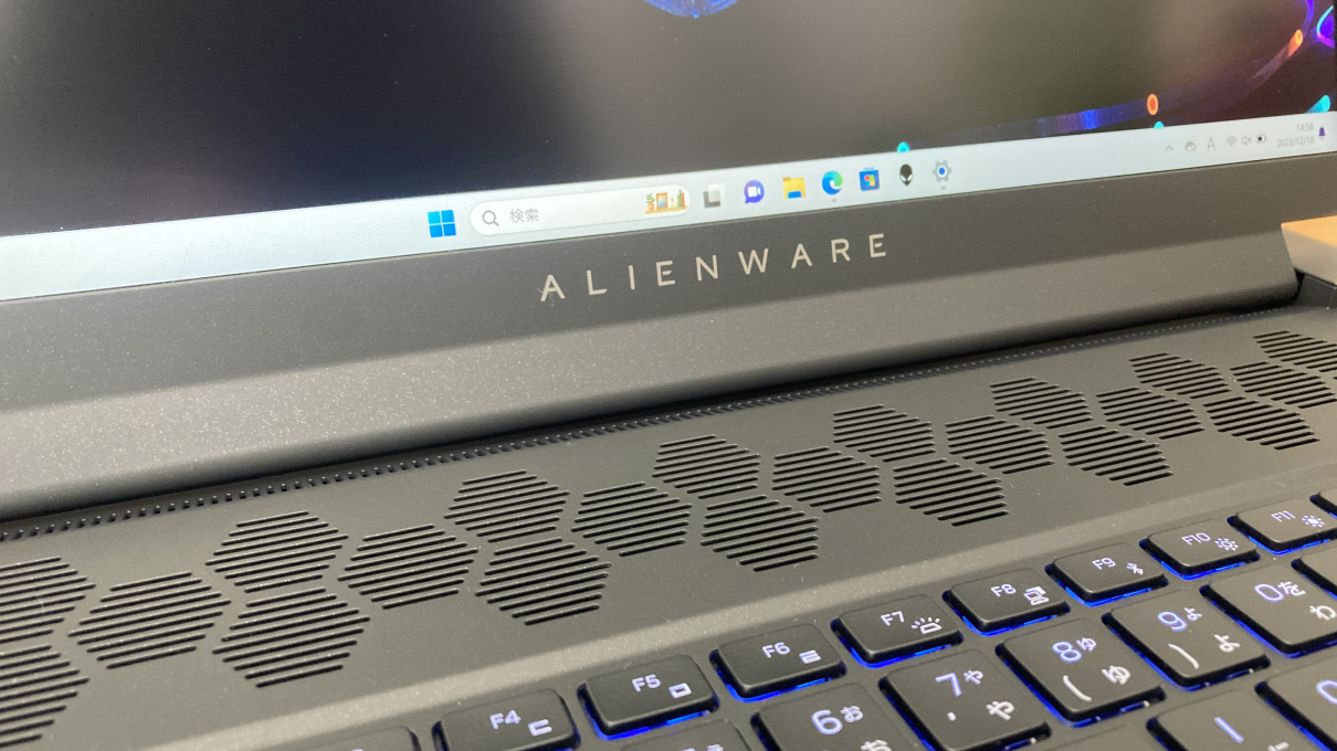 「Alienware m16」ハニカム形状のグリル