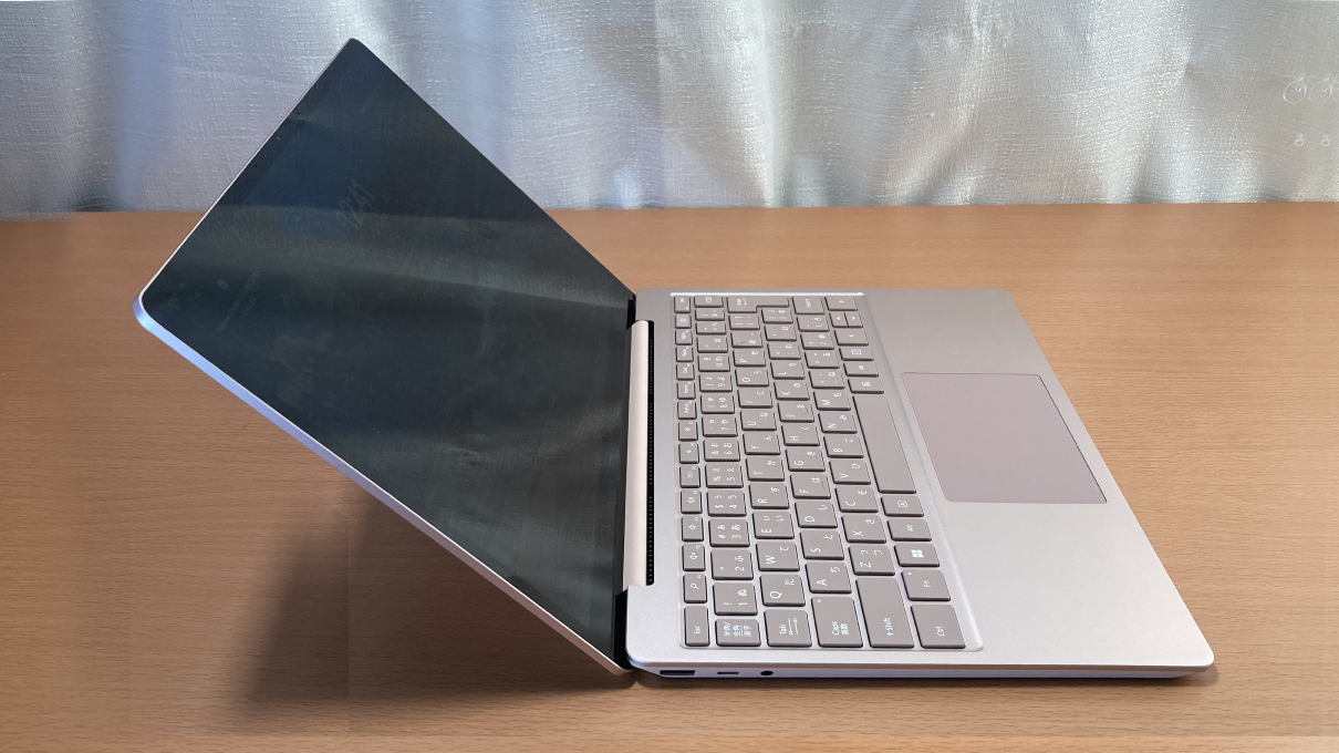 「Surface Laptop Go3」・左側